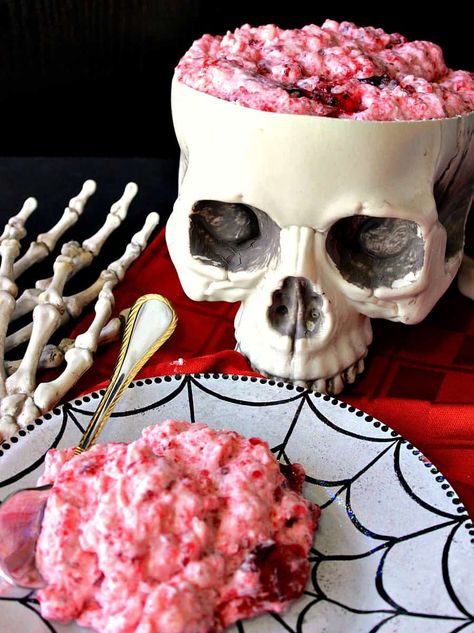 Halloween Fruit Salad, Jello Fruit Salad, Jello Brain, Jello Fruit, Jello Fruit Salads, Delicious Halloween Desserts, Halloween Jello, Delicious Halloween Treats, Creepy Halloween Food