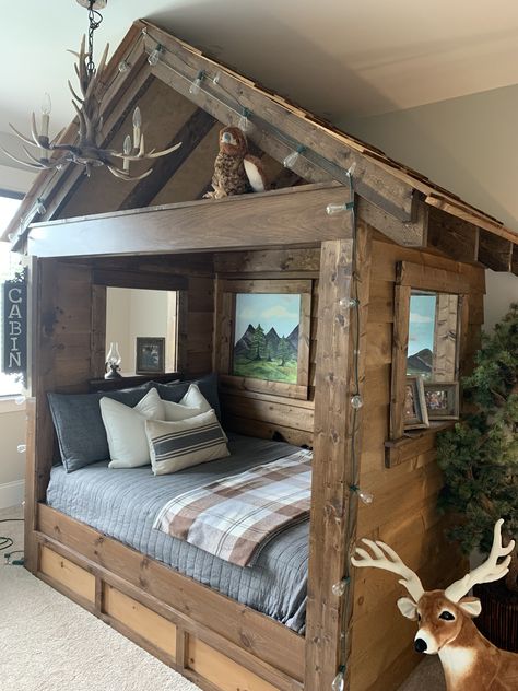 Deer Blind Bed Boy Rooms, Camp Bedroom Theme, Hunting Cabin Bedroom, Small Country Bedroom Ideas, Rustic Boys Bedroom Ideas, Children’s Rooms, Country Boy Bedroom, Hunting Bedroom For Boys, Boys Rustic Bedroom Ideas