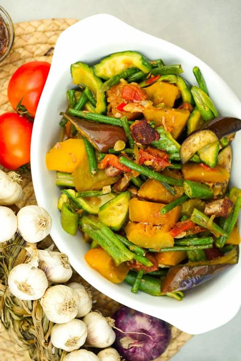 Pinakbet - Classic Filipino Vegetable Stew Recipe Pinakbet Recipe, Filipino Vegetable Recipes, Recipe With Pork, Vegetable Stew Recipe, Pork Broth, Pork Belly Recipes, Good Recipe, Vegan Fish, Healthy Vegetable Recipes