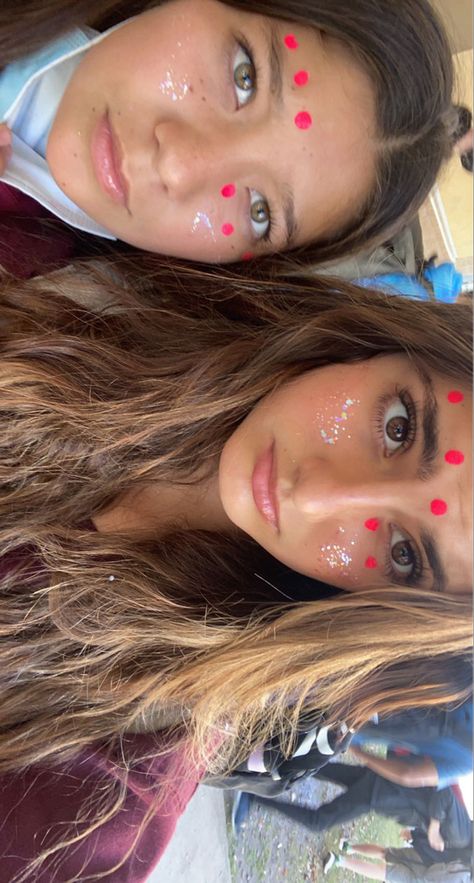 Game Day Face Glitter, Face Paint Spirt Week, Pink Out Cheer Makeup, Homecoming Paint Face, Game Day Dots On Face, Face Paint Fb Game, Football Dots Face Paint, Glitter Face Paint Football Game, Face Paint For Basketball Games