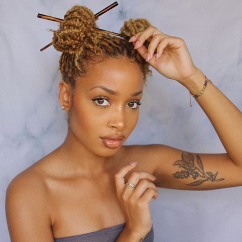 WestIndieRay on Instagram: “Shout out to the cultures that influenced and popularized hair sticks. All of them ✨⁣ ⁣ ⁣ ⁣ ⁣ #locs #babylocs #starterlocs #naturalhair…” 2020 Makeup, Chop Sticks, Beautiful Dreadlocks, Loc Inspiration, Eye Makeup Styles, Short Locs, Short Locs Hairstyles, Fashion 90s, Dread Hairstyles