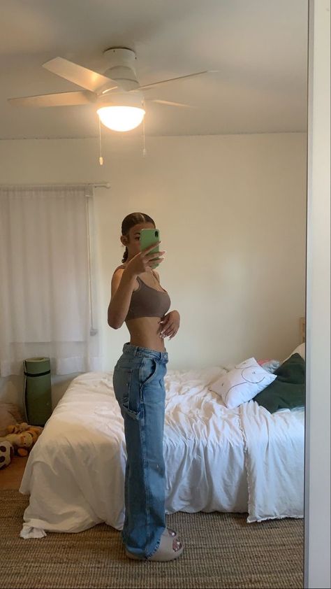 Closet Mirror Selfie, Fits For Wide Rib Cage, Baddie Outside Outfits, Petit Body Outfits, Empire Jeans Outfit, Yezzy Slides Outfits Girl, Cargo Jeans Outfit, Slides Outfit, Simple Fits