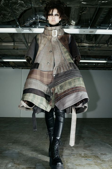 Junya Watanabe Fall 2022 Ready-to-Wear Fashion Show | Vogue Tim Walker, Moda Chic, Checked Jacket, Junya Watanabe, Winter 2022, Fall 2022, Fashion Show Collection, Japanese Fashion, Upcycle Clothes