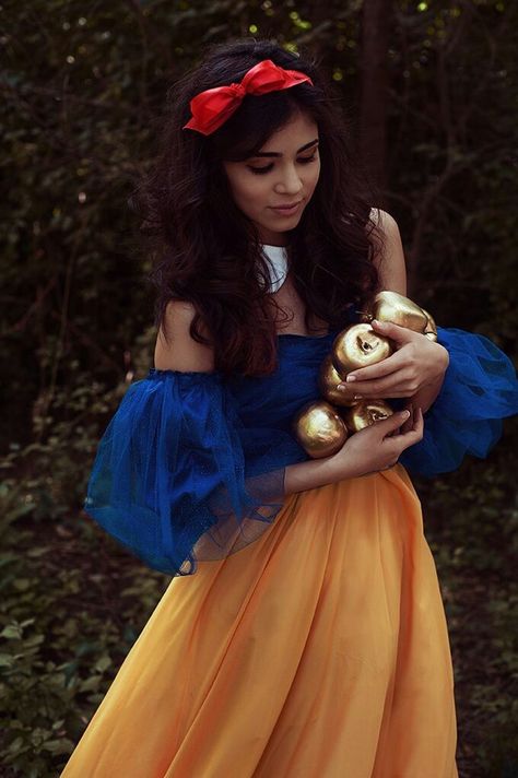 Diy Snow White Costume, Snow White Outfits, Fairytale Photoshoot, Fairy Tale Costumes, Snow White Costume, Diy Costumes Kids, Hallowen Costume, Disney Nerd, Disney Princess Drawings