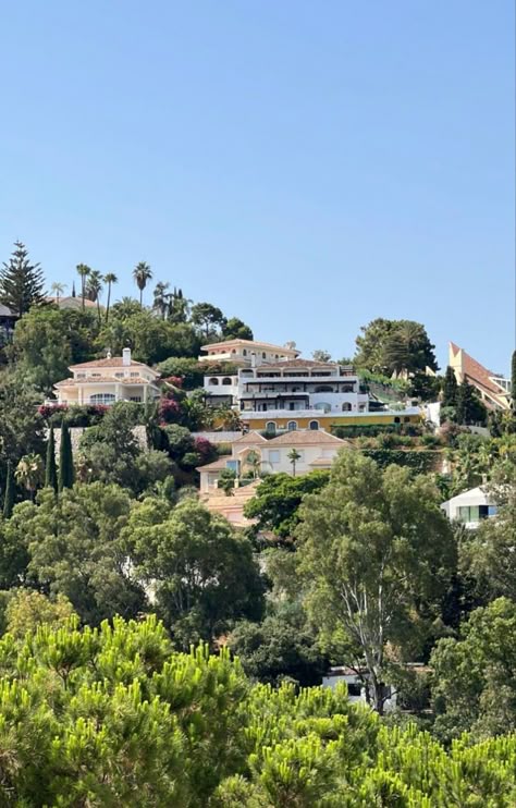 La Hills House, Private Jet Luxury, 90210 Beverly Hills, Dior Tote Bag, Disneyland Ca, Beach Barbie, Beautiful Nature Photography, Places I Wanna Visit, Hollywood Hills Homes