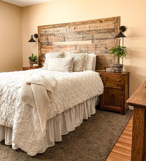 Wooden Backboards For Beds, Plank Headboard Wall, Stains For Pallet Wood, Wood Headboard On Wall, Diy Wood Plank Headboard, Wood Planks Behind Bed, Reclaimed Wood Headboard Bedroom, Pallet Board Headboard Diy, Woodhead Board Bedroom