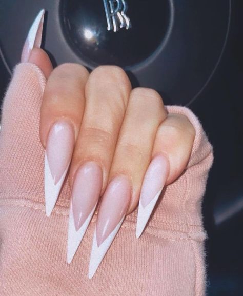 Khloé Kardashian on Instagram: “💅�🏽” Khloe Kardashian Nails, Kardashian Nails, White Stiletto Nails, Acrylic Nails Stiletto, Stilleto Nails Designs, Khloé Kardashian, Stiletto Nails Designs, Nail Jewelry, Fire Nails