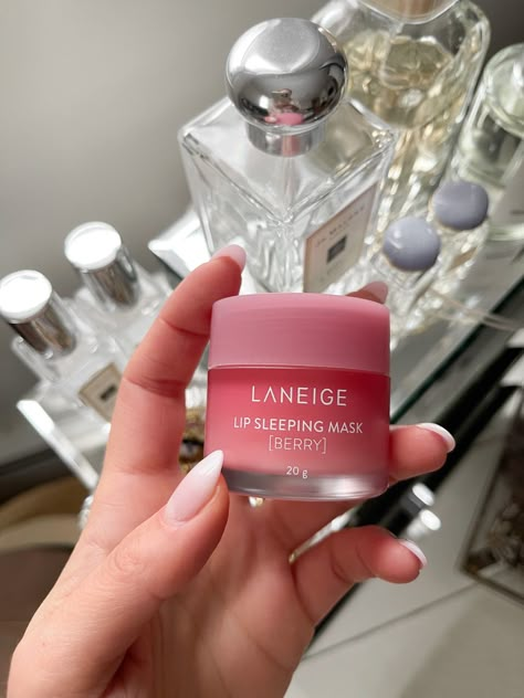 Langeine Lip Mask, Laneige Lip Sleeping Mask Berry, Hydrated Lips Aesthetic, Laneige Lip Sleeping Mask Aesthetic, Lips Hydration, Laneige Lip Balm, Laneige Lip Mask, Hydrated Lips, Eos Lip Balm