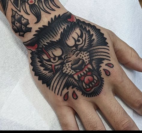 Wolf Tattoo Traditional, Traditional Tattoo Animals, Traditional Tattoo Man, Traditional Hand Tattoo, Full Hand Tattoo, Traditional Tattoo Inspiration, Brother Tattoos, Traditional Tattoo Ideas, Engraving Tattoo