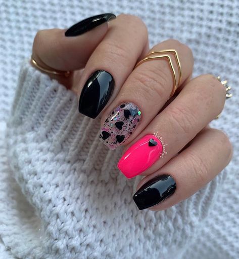 40 Trendy Dip Powder Nails to Inspire You Rock Concert Nail Ideas, Nail Designs At Home, Holiday Nail Ideas, Simple Christmas Nails, Sassy Nails, Holiday Nail, Stylish Office, Glam Nails, Basic Tools