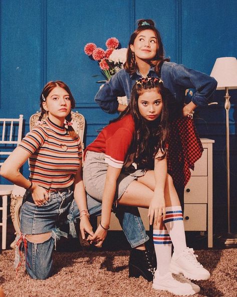 Retro Outfits 90s, Outfit 90s, Font Inspiration, Everyday Fashion Outfits, 90s Outfit, Best Friend Goals, Real Girls, Poses For Pictures, Retro Outfits