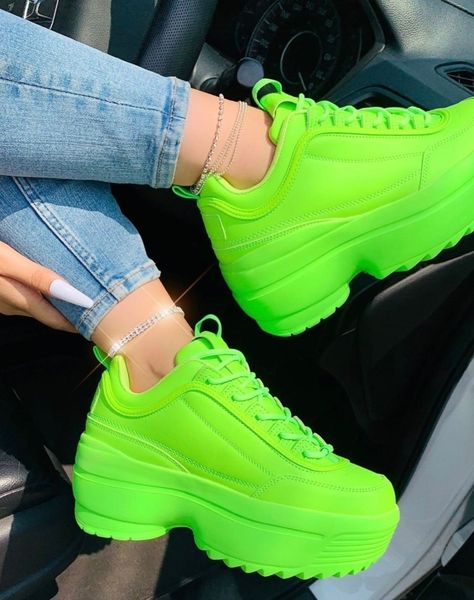 Shoes/boots/green Chunky Sneakers, Felix Stray Kids, Shoe Lover, Cute Fashion, Air Max Sneakers, Puma Sneaker, Nike Air Max, Sneakers Nike, Neon