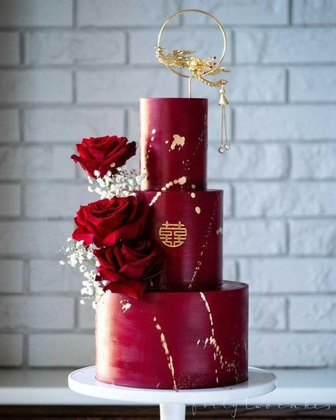 Forty-Two Cakes | Modern Chinese wedding cake 🐉❤️ Loooooved this brief of incorporating traditional Chinese elements like the red/gold, double happiness… | Instagram Red And Gold Cake, Chinese Wedding Cake, Red Wedding Cake, Modern Chinese Wedding, Chinese Wedding Decor, Golden Phoenix, Traditional Chinese Wedding, Chinese Element, Pistachio Cake