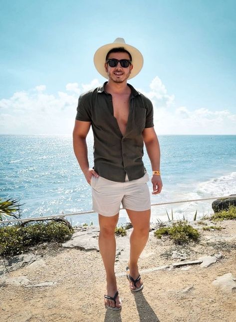 Sailing Attire, What To Wear On A Boat, Panama Hat Style, Cruise Attire, Beach Outfit Men, Boat Cruise, Mens Photoshoot Poses, Things To Do With Boys, Men Photoshoot