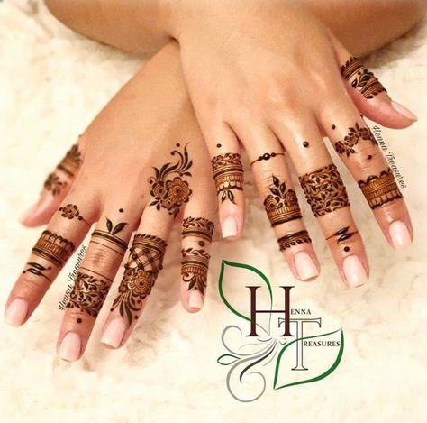 Finger Mehendi Designs, Henne Tattoo, Mahendi Designs, Green Land, Finger Henna Designs, Finger Henna, Mehndi Designs Bridal Hands, Simple Henna Tattoo, Latest Henna Designs