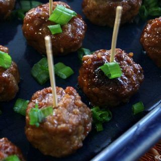 Crock-Pot Kung Pao Meatballs - Sweet and spicy Slow Cooker Kung Pao Meatballs make a great appetizer at your next party. Or double up on the sauce and serve them over rice with some steamed or stir-fried vegetables for an easy dinner everyone will love! | CrockPotLadies.com Kung Pao Meatballs, Crock Pot Meatball Recipes, Best Crockpot Meatballs, Crock Pot Suppers, Frozen Turkey Meatballs, Hawaiian Meatballs, Slow Cooker Oatmeal, Meatball Recipes Crockpot, Glazed Meatballs