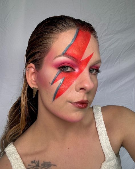 @davidbowie ⚡️ the first of my album icon looks for halloween!! i’m not the spookiest of gals but i do love to get creative for the season! this year i’ve collected some eye catching album covers and have done my glammy/makeup artist take on them 🎨 Aladdin Sane - David Bowie / an album cover I feel like most people have seen at least once in their life! This iconic lightning bolt look was designed originally in the 70s by Pierre Laroche (and inspired by a rice cooker would you believe) Ins... David Bowie Makeup, Aladdin Sane, Elton John, Lightning Bolt, Rice Cooker, David Bowie, Aladdin, Halloween Ideas, Album Covers