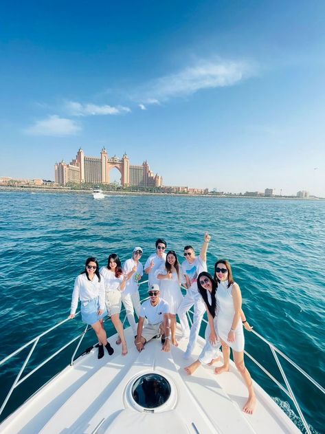 yacht cruise dubai Yacht Group Photo, Bbq Platters, Boat Poses, Luxury Yacht Party, Poses Group, Dubai Yacht, Best Yachts, Cruise Party, Inspiring Places