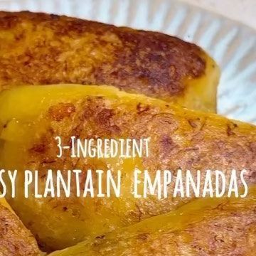 Jaincredibles on Instagram: "Cheesy plantain patty …. Would you try this? Via @truffleandegg . #easymeals #recetasfaciles #instachef #homemade #healthyfood #empanadas #plantain #cheesyfood #cheesy #plantains #healthyrecipes #healthymeals #glutenfreerecipes #mozzarella #easydinnerideas #colombianfood #thefeedfeed #breakfast #homemade #yummy #explore #explorepage #fyp" Plantain Empanadas, Plantain Bread, Breakfast Homemade, Colombian Food, Beef Patty, Cheesy Recipes, Cuban Recipes, Bread Rolls, Puerto Rican