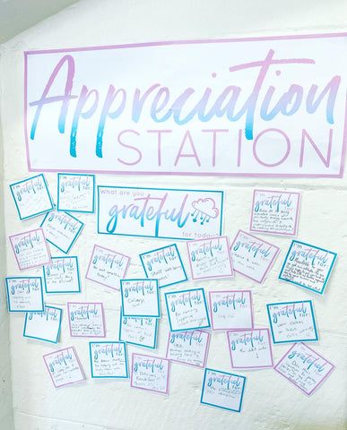 Gratitude Wall Display – Mrs Learning Bee Office Employee Wall, Work Gratitude Board, Social Emotional Wall Ideas, Staff Corner Ideas, Positivity Boards At Work, Staff Room Well Being Board, Staff Positivity Board, Employee Compliment Board, Meet The Team Wall Display