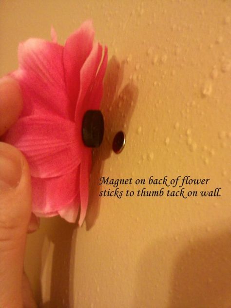 This is a great idea! Glue Magnet on back of flower and stick to thumb tack on wall. Great for parties, showers, etc! Quick & Easy! https://www.pinterest.com/PinsByBecky/ Thumb Tack, Astuces Diy, Princess Room, Ideas Hogar, Girly Room, House Design Photos, Kids' Room, My New Room, Girl's Room