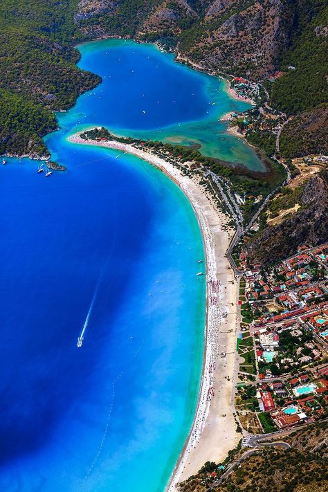 Blue Lagoon - Ölüdeniz, Turkey.  One of the most beautiful spots in Turkey Turkey Nature, Fethiye Turkey, Turkey Country, Destination Voyage, Turkey Travel, Blue Lagoon, Beautiful Places To Visit, Macedonia, Places Around The World