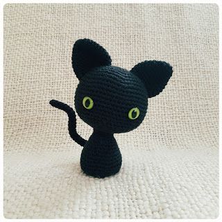 Eserehtanin: The Minema' Cat - free crochet pattern.                                                                                                                                                                                 More Black Cat Crochet Pattern Free, Black Cat Crochet Pattern, Black Cat Amigurumi, Black Cat Crochet, Crochet Black Cat, Kat Haken, Crochet Pour Halloween, Cat Crochet, Confection Au Crochet