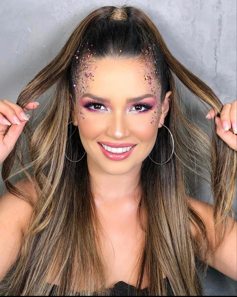 Edc Makeup, Casual Hairstyles For Long Hair, Makeup Studio Decor, Makeup Bar, Coachella Hair, Carnaval Outfit, Coachella Makeup, Festival Makeup Glitter, Concert Makeup