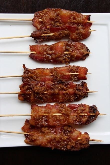 How to make maple-walnut bacon on a stick! - Chatelaine Bacon On A Stick, Bacon Treats, Boozy Brunch, Candied Bacon, Maple Bacon, Maple Walnut, Gluten Free Pumpkin, On A Stick, Bacon Recipes