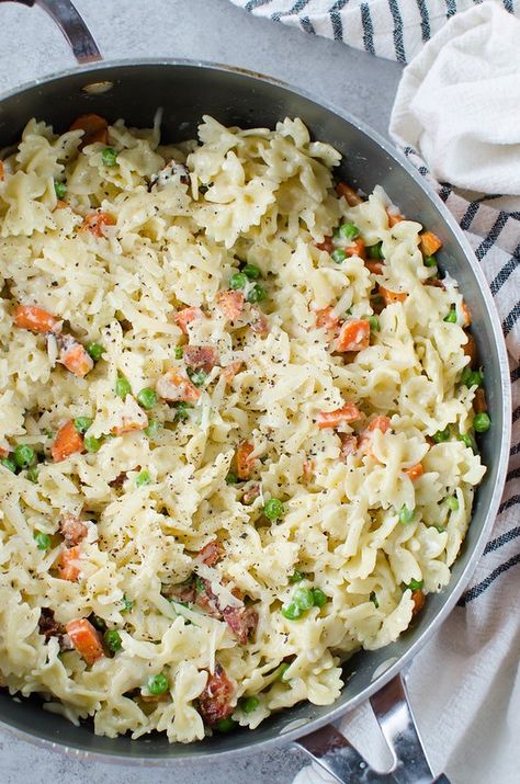 Pasta With Peas And Bacon, Bacon Side Dishes, Peas And Carrots Recipe, Bacon Peas, Creamy Cheesy Pasta, Pasta With Bacon, Carrot Pasta, Pancetta Pasta, Cream Cheese Pasta