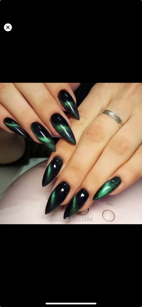 Emerald Green Chrome Nails, Green And Black Nails, Black Chrome Nails, Green Chrome, Cat Eye Nails, Prom Nails, Chrome Nails, Green Nails, Green And Black