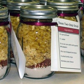 Texas 2-Step Soup Mix in a Jar Mason Jar Soups, Soups In A Jar, Meals In A Jar Recipes, Jar Soups, Soup Mix In A Jar, Mason Jar Soup, Strawberry Pretzel Jello Salad, Jar Soup, Mason Jar Mixes