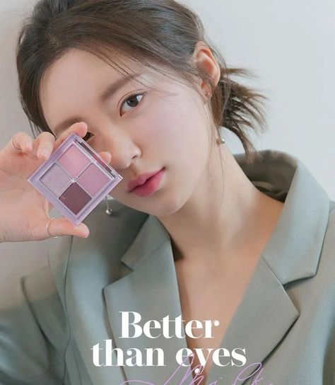 Soft Purple Makeup, Romand Better Than Eyes, Lavender Milk, Types Of Color Schemes, Dry Lavender, Sparkle Makeup, Makeup Korean, Lavender Eye, Eye Makeup Palette