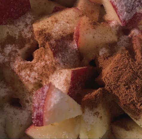 Baked Apples Aesthetic, Apple With Cinnamon Aesthetic, Cinnamon Girl Aesthetic, Cinnamon Aesthetic, Baking Fall, Cinnamon Sugar Apples, Autumn Baking, Apples Cinnamon, Sugar Apples