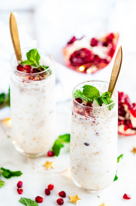 White Christmas Coconut Whiskey Cocktail - Celebrate the holiday season with this dairy free Christmas treat! Whiskey based with coconut milk, orange juice, cointreau, and a splash of prosecco. From aberdeenskitchen.com #white #christmas #mint #pomegranate #coconut #orange #whiskey #happyhour #cocktail Dairy Free Christmas Treats, Whiskey Cocktail, Whisky Cocktail, Whisky Cocktails, Whiskey Cocktails, Yummy Pasta Recipes, Cocktail Recipes Easy, Ready Meal, Christmas Cocktails