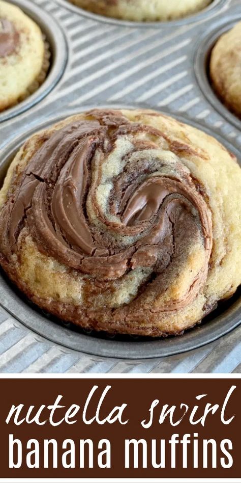 Nutella Swirl Banana Muffins | Banana Muffins | Nutella Recipes | Banana muffins with a sweet Nutella swirl on top! The perfect banana muffin recipe with Nutella. A great after school snack and a delicious way to use up those ripe brown bananas. #muffinrecipes #bananamuffins #snackideas #snackrecipes #recipeoftheday #easyrecipeideas Muffin Nutella, Nutella Muffin, Nutella Muffins, Banana Muffin Recipe, Banana Nutella, Nutella Recipes, Banana Recipes, Muffin Tin, Banana Muffins