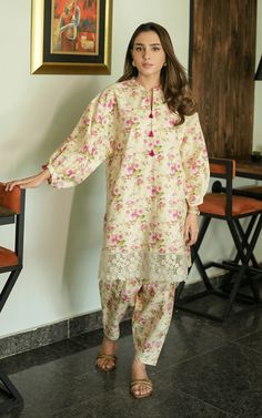 Lawn All Over Dress Design, New Design For Kurti, Pakistani Branded Dresses Lawn, Pakistani Casual Dress Design, Printed Kameez Designs, Lawn Kameez Designs Pakistani, Lawn Suit Design 2024, Lawn Shirt Design Pakistani, Pakistani Shalwar Kameez Design