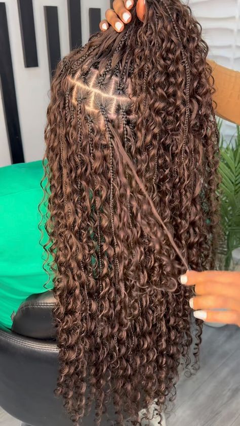 Instagram Boho Medium Braids, Goddess Braids Color Ideas, Color 4 Boho Braids, 1b/30 Braids, Braids With Curls Out, Colored Goddess Braids, Light Brown Box Braids, Godess Breads Hairstyle, Braid Colors