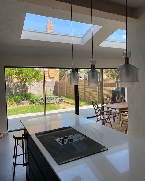 Kitchen Island With Hob, Kitchen Island Hob, High End Kitchen, High End Kitchens, Open Plan Kitchen, Cottage Homes, Open Plan, Modern Kitchen, Kitchen Island