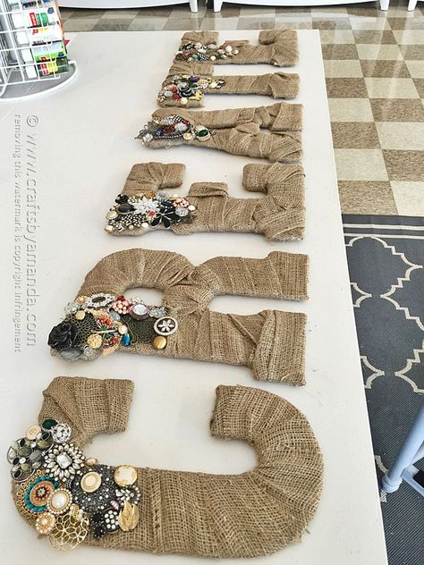 Crafts To Sell On Etsy, Diy Crafts To Sell On Etsy, Diy Projects To Make And Sell, Burlap Wall, Diy Projects To Sell, Selling Handmade Items, Etsy Diy, Diy Bricolage, Burlap Crafts