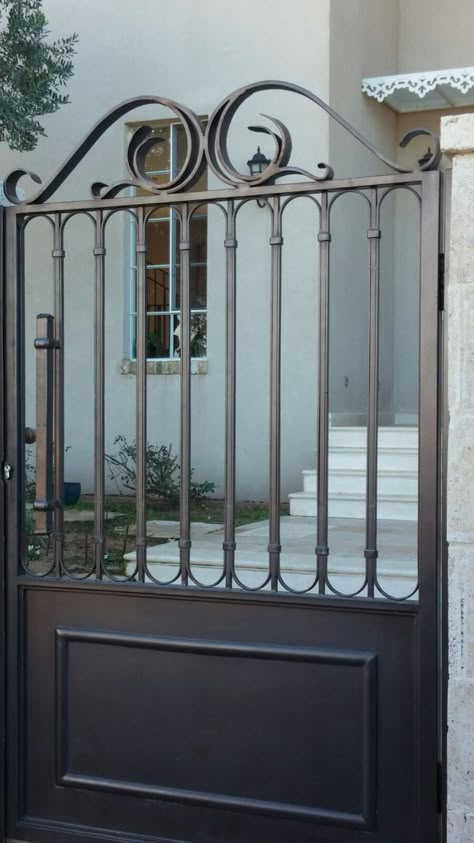 Porch Gate Design, Wrought Iron Gate Designs, Porch Gate, Metal Gates Design, Wrought Iron Garden Gates, Wooden Garden Gate, Exterior Door Designs, Metal Garden Gates, Iron Garden Gates