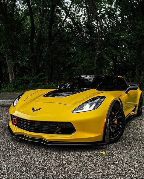 Corvette Aesthetic, Yellow Sports Car, Yellow Corvette, Corvette C7 Z06, Chevy Corvette Z06, Chevrolet Corvette C7, Corvette Grand Sport, Chevrolet Corvette Z06, Pimped Out Cars