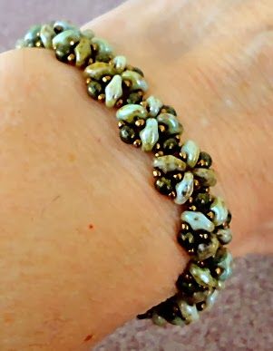 Linda's Crafty Inspirations: Bracelet of the Day: Quick SuperDuo Bracelet Cruise Jewelry, Superduo Bracelet, Super Duo Beads, Twin Beads, Green Topaz, Duo Beads, Super Duo, Beaded Jewels, Beaded Jewelry Tutorials