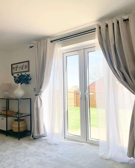 Sliding Door Bedroom Patio, Deck Door Curtains, Sliding Glass Door Curtains Ideas, Window Treatments For French Doors Ideas, Living Room Patio Door Curtains Ideas, Curtain Ideas For Dining Room, White Walls Curtains, Curtains French Doors, Curtains Over French Doors