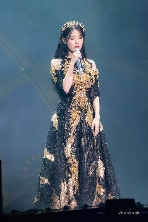 Iu Dress, Models To Draw, Concert Dresses, Angel Outfit, Golden Dress, Female Idols, Iu Fashion, Photoshoot Themes, Fantasy Dress