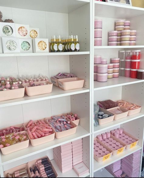 Home Business Packaging, Esthetics Classroom, Small Businesses Aesthetic, Small Beauty Supply Store Ideas, Small Businesses Storage, Make Up Store Design Ideas, Beauty Shop Interior, Aesthetic Small Business Ideas, Small Beauty Supply Store Design