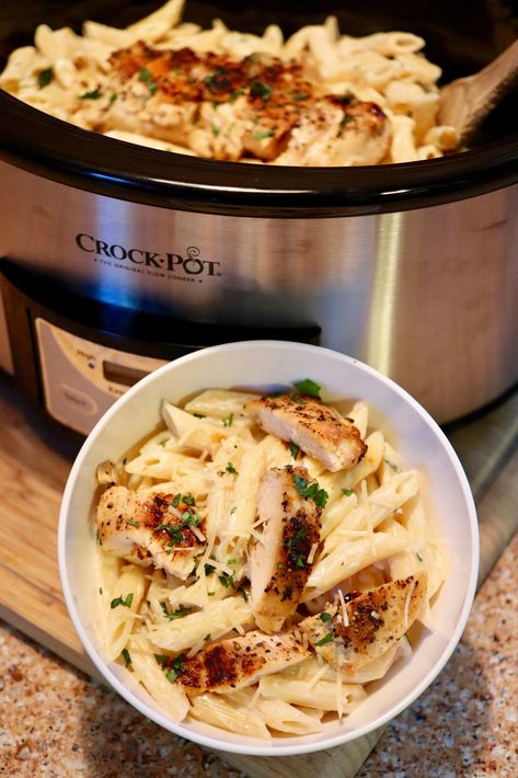 Reheated Meals, Alfredo Crockpot, Chicken Penne Alfredo, Penne Alfredo, Chicken Cobbler, Simple Dinners, Simple Family Meals, Chicken Penne, Cooking Pasta