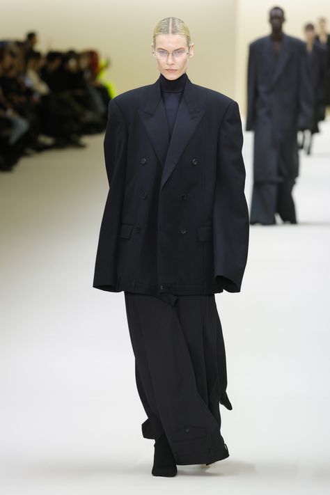 Balenciaga 2000s Runway, Black Fashion Runway, Balenciaga Suit, Brutalist Fashion, Black Runway, White Editorial, Gender Fluid Fashion, Fashion Silhouette, Expensive Clothes