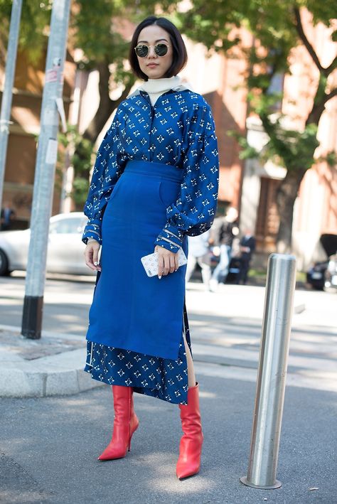 Fall Blue, Looks Street Style, Red Boots, Milan Fashion Weeks, Street Style Inspiration, Mode Inspo, Winter Outfits Women, Mode Vintage, Street Chic