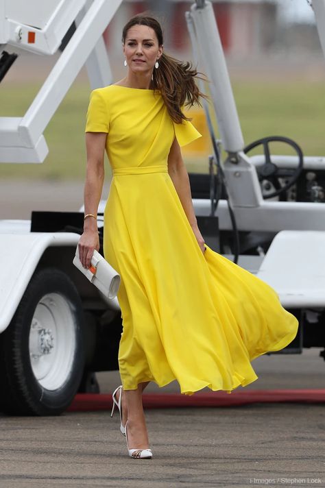 Kate Middleton Yellow, Kate Middleton Style Outfits, Düşes Kate, Princesse Kate Middleton, Looks Kate Middleton, Kate Middleton Dress, Princess Catherine Of Wales, Catherine Of Wales, Kate Dress